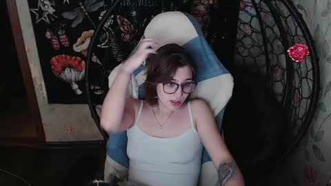 Snapshot of greenwitch9 chatting on 05-04-26, 12:45 Lina online show from 05-04-26, 12:45