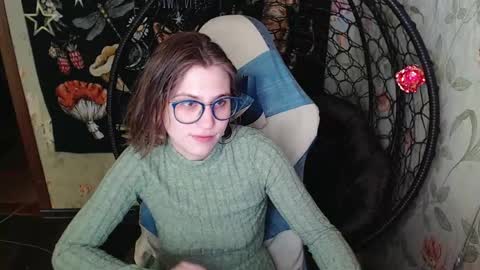 Snapshot of greenwitch9 chatting on 05-05-26, 11:51 Lina online show from 05-05-26, 11:51
