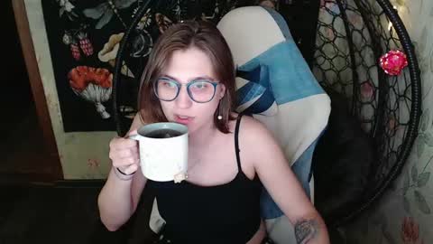 Snapshot of greenwitch9 chatting on 05-22-26, 10:32 Lina online show from 05-22-26, 10:32