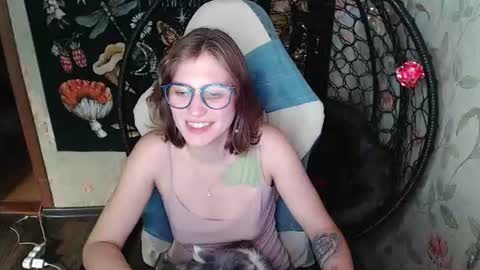 Snapshot of greenwitch9 chatting on 06-25-26, 03:49 Lina online show from 06-25-26, 03:49