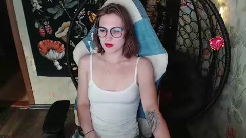 Snapshot of greenwitch9 chatting on 06-27-26, 12:22 Lina online show from 06-27-26, 12:22