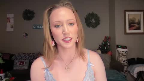 Snapshot of greenxxxqueen chatting on 12-21-25, 03:46 SexQueen Nikki online show from 12-21-25, 03:46