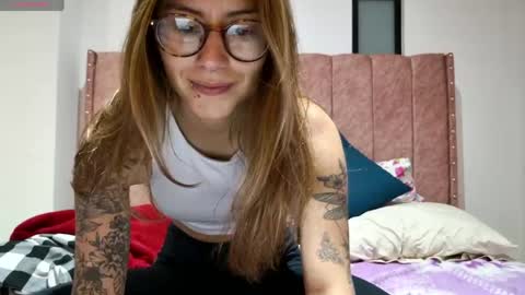 Snapshot of greta_miss chatting on 05-12-26, 02:19 Emmy online show from 05-12-26, 02:19