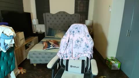 greta_v online show from 11-19-25, 08:03