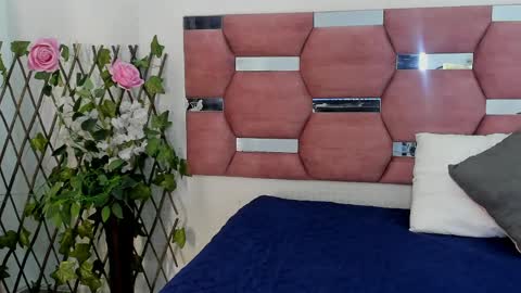 Snapshot of grettarouse chatting on 05-19-26, 08:04 GRETA online show from 05-19-26, 08:04