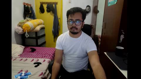 Snapshot of greybondage93 chatting on 12-17-25, 04:57 Grey Hardy Slave online show from 12-17-25, 04:57