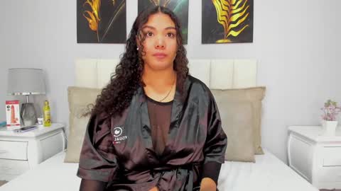 Snapshot of greymarii chatting on 01-19-25, 12:17 Marii online show from 01-19-25, 12:17