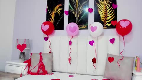 Snapshot of greymarii chatting on 02-14-25, 02:23 Marii online show from 02-14-25, 02:23