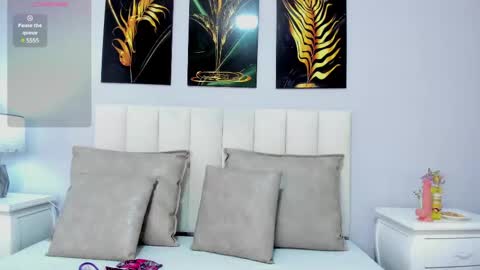 Snapshot of greymarii chatting on 02-25-25, 11:30 Marii online show from 02-25-25, 11:30
