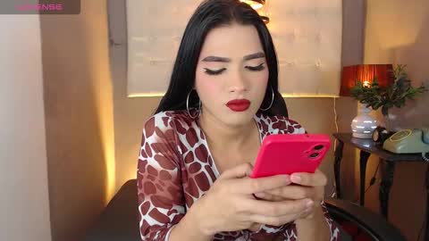 Snapshot of greys_ath chatting on 10-25-25, 01:35 greys online show from 10-25-25, 01:35