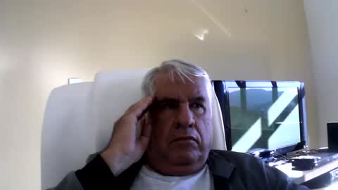 Snapshot of grisa01 chatting on 06-19-26, 06:12 grisa01 online show from 06-19-26, 06:12