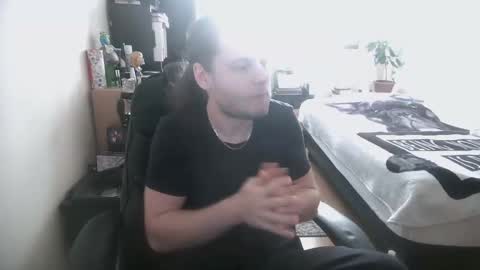 Snapshot of gsjw chatting on 12-20-25, 11:17 Gizzy online show from 12-20-25, 11:17