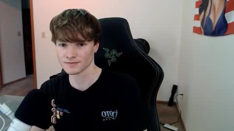 Snapshot of gucciboi4 chatting on 11-15-25, 07:32 gucciboi4 online show from 11-15-25, 07:32