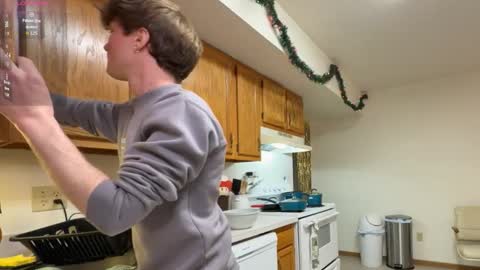 Snapshot of gucciboi4 chatting on 11-30-25, 05:06 gucciboi4 online show from 11-30-25, 05:06