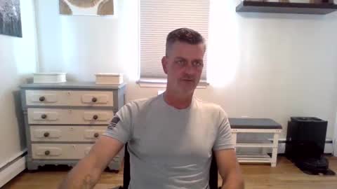 gudguy2025 online show from 05-10-26, 02:44
