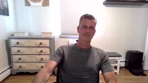 gudguy2025 online show from 05-18-26, 04:13