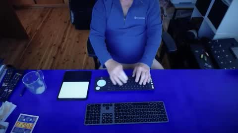 guesswhatigot2 online show from 09-27-25, 01:43