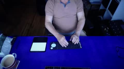 guesswhatigot2 online show from 10-06-25, 08:12