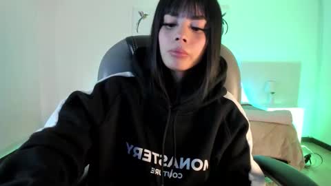 Snapshot of guggahell chatting on 03-12-26, 12:55 Guggahell online show from 03-12-26, 12:55