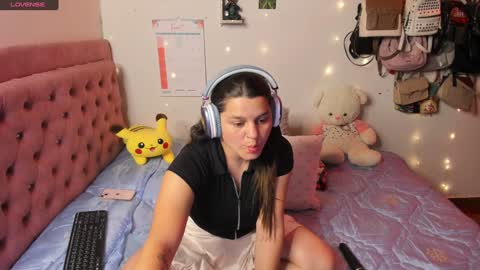 Hello Im Julieta Im 25 years old welcome to my room have fun and be happy. online show from 01-21-25, 03:48