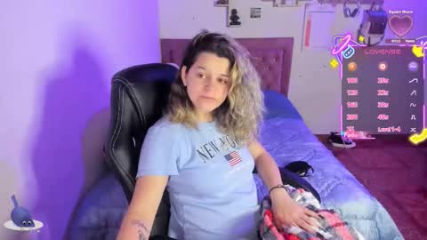 Hello Im Julieta Im 25 years old welcome to my room have fun and be happy. online show from 10-22-25, 03:18