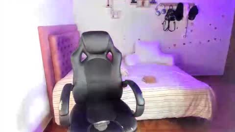 Hello Im Julieta Im 25 years old welcome to my room have fun and be happy. online show from 06-01-26, 01:18