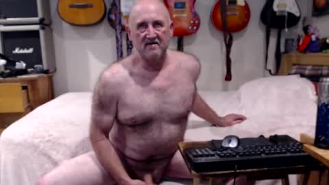 Snapshot of guitarsexgod chatting on 02-12-25, 05:37 Mario online show from 02-12-25, 05:37