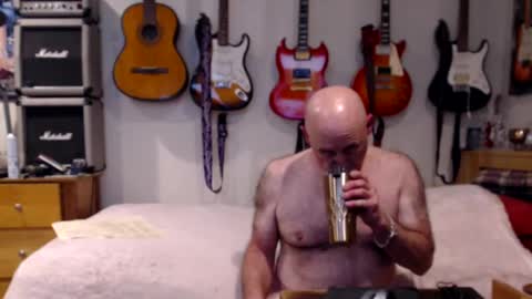 Snapshot of guitarsexgod chatting on 02-14-25, 03:15 Mario online show from 02-14-25, 03:15