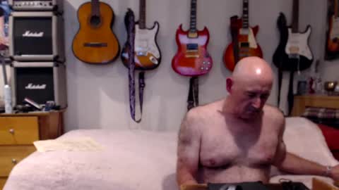 Snapshot of guitarsexgod chatting on 02-14-25, 06:19 Mario online show from 02-14-25, 06:19