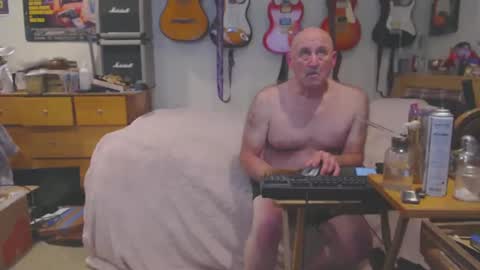 Snapshot of guitarsexgod chatting on 02-16-25, 02:10 Mario online show from 02-16-25, 02:10