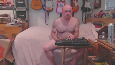 Snapshot of guitarsexgod chatting on 02-17-25, 12:10 Mario online show from 02-17-25, 12:10