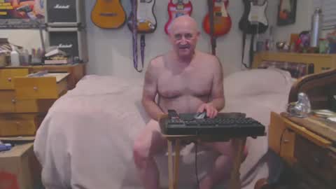 Snapshot of guitarsexgod chatting on 02-19-25, 02:01 Mario online show from 02-19-25, 02:01