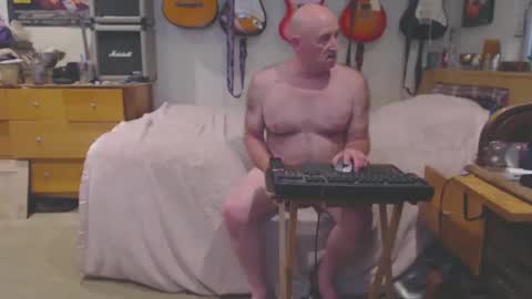 Snapshot of guitarsexgod chatting on 02-22-25, 09:12 Mario online show from 02-22-25, 09:12