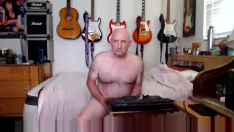 Snapshot of guitarsexgod chatting on 02-23-25, 07:07 Mario online show from 02-23-25, 07:07