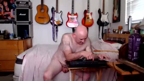 Snapshot of guitarsexgod chatting on 02-23-25, 10:09 Mario online show from 02-23-25, 10:09