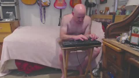 Snapshot of guitarsexgod chatting on 02-25-25, 08:47 Mario online show from 02-25-25, 08:47