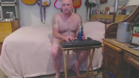 Snapshot of guitarsexgod chatting on 02-26-25, 09:21 Mario online show from 02-26-25, 09:21