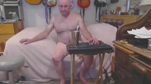 Snapshot of guitarsexgod chatting on 02-28-25, 08:53 Mario online show from 02-28-25, 08:53