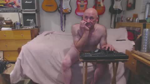 Snapshot of guitarsexgod chatting on 03-03-25, 04:58 Mario online show from 03-03-25, 04:58