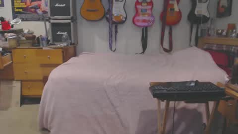 Snapshot of guitarsexgod chatting on 03-04-25, 12:01 Mario online show from 03-04-25, 12:01