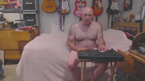 Snapshot of guitarsexgod chatting on 03-05-25, 10:44 Mario online show from 03-05-25, 10:44