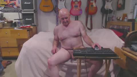 Snapshot of guitarsexgod chatting on 03-05-25, 01:50 Mario online show from 03-05-25, 01:50