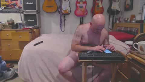 Snapshot of guitarsexgod chatting on 03-06-25, 07:03 Mario online show from 03-06-25, 07:03