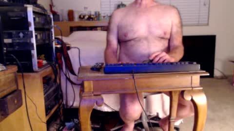 Snapshot of guitarsexgod chatting on 03-09-25, 01:26 Mario online show from 03-09-25, 01:26