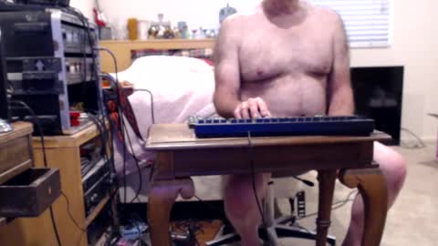 Snapshot of guitarsexgod chatting on 03-09-25, 06:43 Mario online show from 03-09-25, 06:43