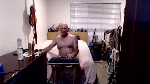 Snapshot of guitarsexgod chatting on 09-21-25, 08:49 Mario online show from 09-21-25, 08:49