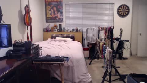 Snapshot of guitarsexgod chatting on 10-02-25, 05:14 Mario online show from 10-02-25, 05:14