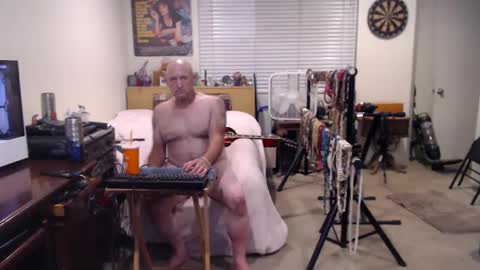 Snapshot of guitarsexgod chatting on 10-07-25, 11:07 Mario online show from 10-07-25, 11:07