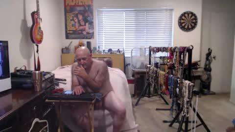 Snapshot of guitarsexgod chatting on 10-17-25, 06:54 Mario online show from 10-17-25, 06:54