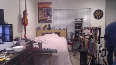 Snapshot of guitarsexgod chatting on 11-02-25, 12:18 Mario online show from 11-02-25, 12:18